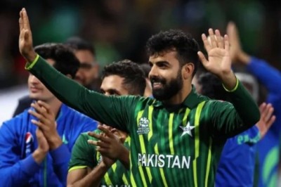 Shadab honoured for taking 200 international wickets