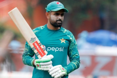 Babar Azam ko captain sirf apny kaam nikalwany ke lye banaya hai