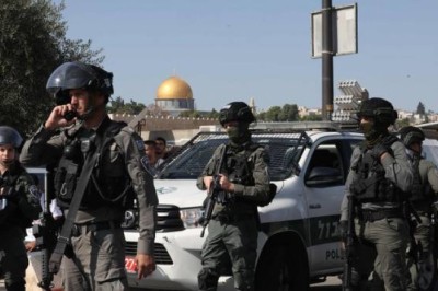 Israel arrests TRT cameraman without explanation during live broadcast