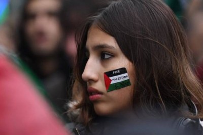 LONDON: Britain’s payments regulator on Wednesday provisionally proposed a cap on cross-border interchange fees charged by Mastercard and Visa on transactions made between the UK and European