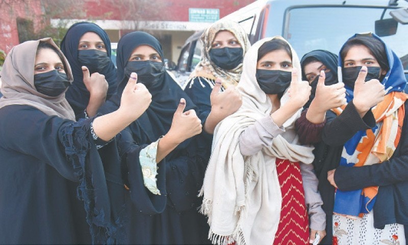 Women throng polling stations in twin cities to bring ‘change’