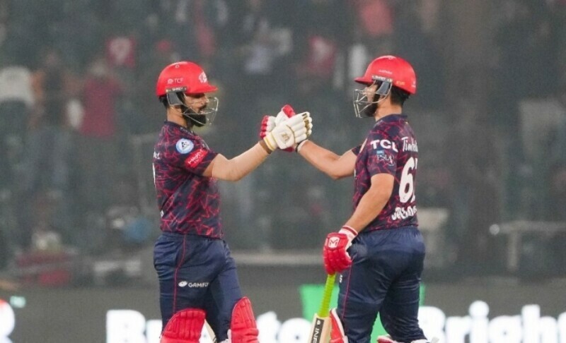 Shadab leads Islamabad United to huge win over Qalandars in PSL opener